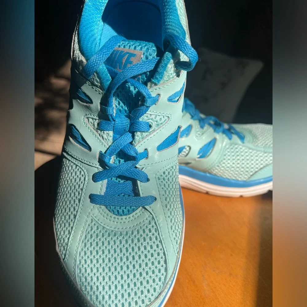 Nike shoes - Picture 5 of 9